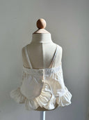 Baby meisje Aimee topje van katoen in creme met geborduurde bloemetjes en volants - 1 - 6 jaar achterkant stijlvolle baby en kinderkleding