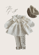 Baby meisje Alba wijd uitlopende blouse in creme/ecru met volant kraag en bloemenmotief voor baby's en kindjes van 6 tot 18 maanden stijlvolle baby en kinderkleding