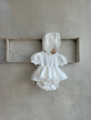 Baby meisje Mia romper jurkje van katoen en mousseline, pofmouwen, volumineus rokje en strikjes voor baby en dreumes - wit (3 - 24 maanden) vooraanzicht