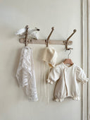 Baby meisje Lima newborn pakje geboortepakje van zacht katoen met schuine knoopjes in creme maat 50/56 en 62/68 (0 - 6 maanden) 