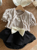 Baby meisje Louve bloomer rokje in zwart met creme kleurige stik en tailleband voor baby's en dreumes van 3 - 18 maanden met isabella top en vestje liggend grijs