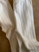 close up van chloe legging in de kleuren wit en creme met gedraaid motiefje