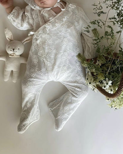 Livea lace geboortepakje