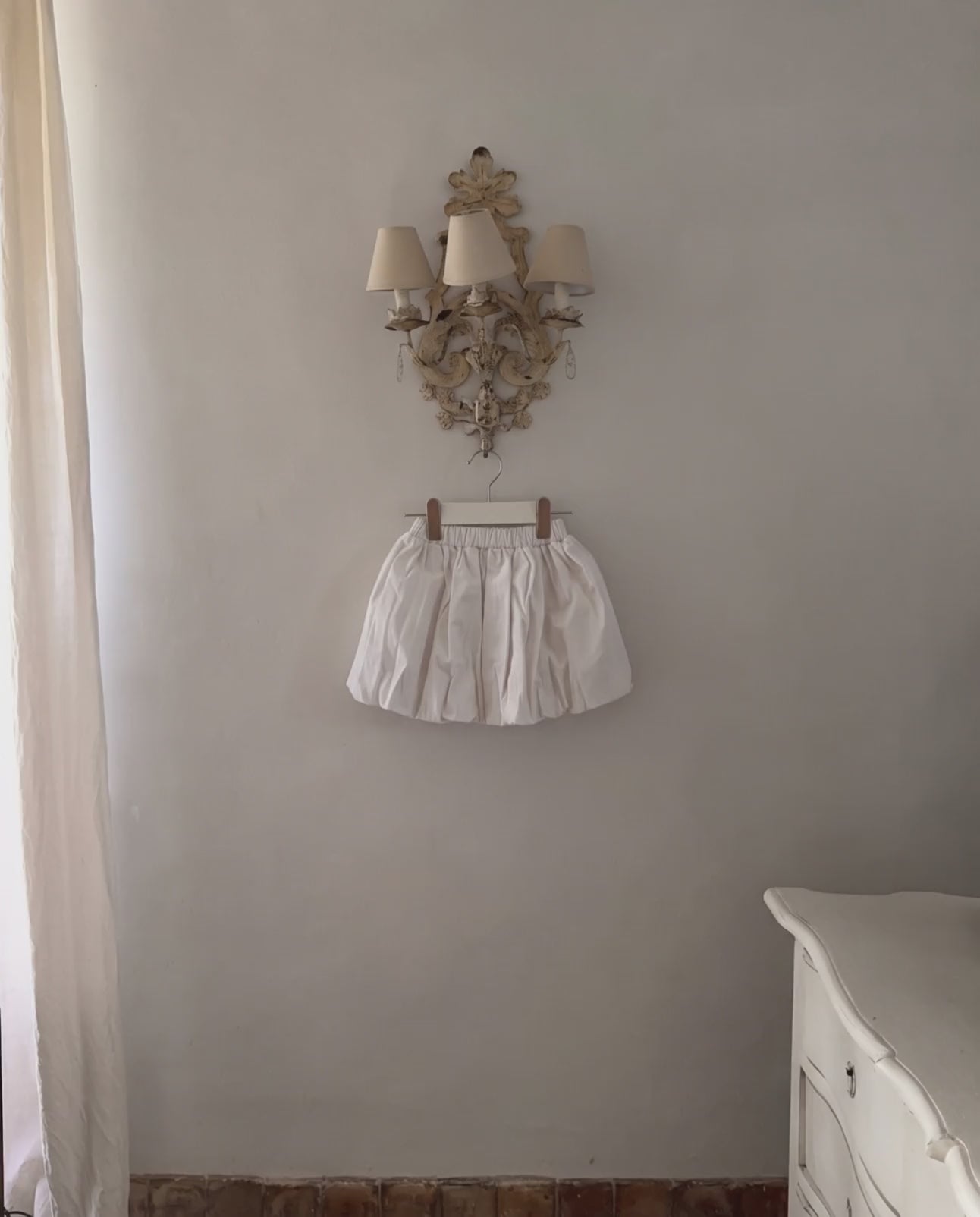 Petite Amé header video